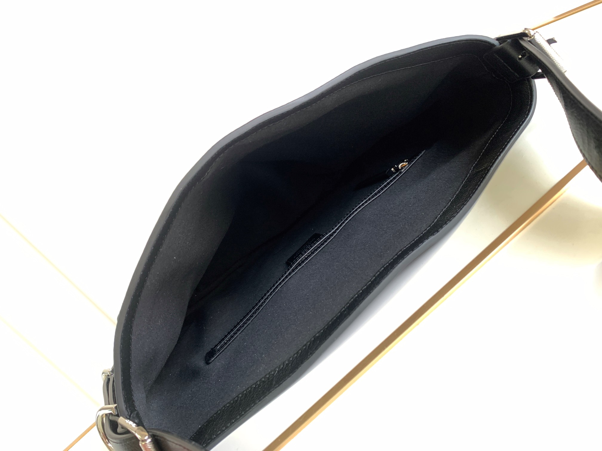 [Top] GIVENCHY Voyou Medium Bag with Tassel 40 x 27 x 6.5 cm - Black