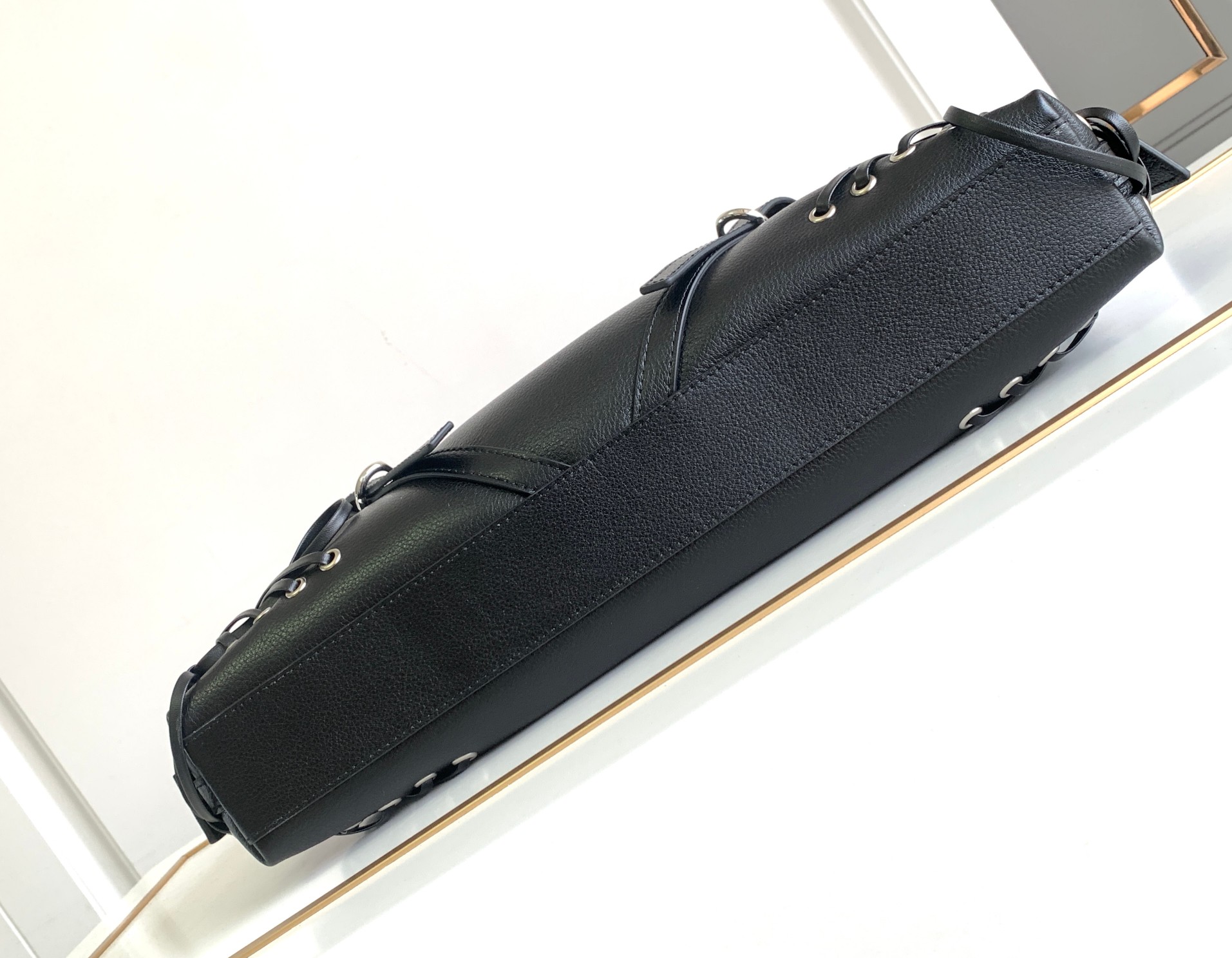 [Top] GIVENCHY Voyou Medium Bag with Tassel 40 x 27 x 6.5 cm - Black