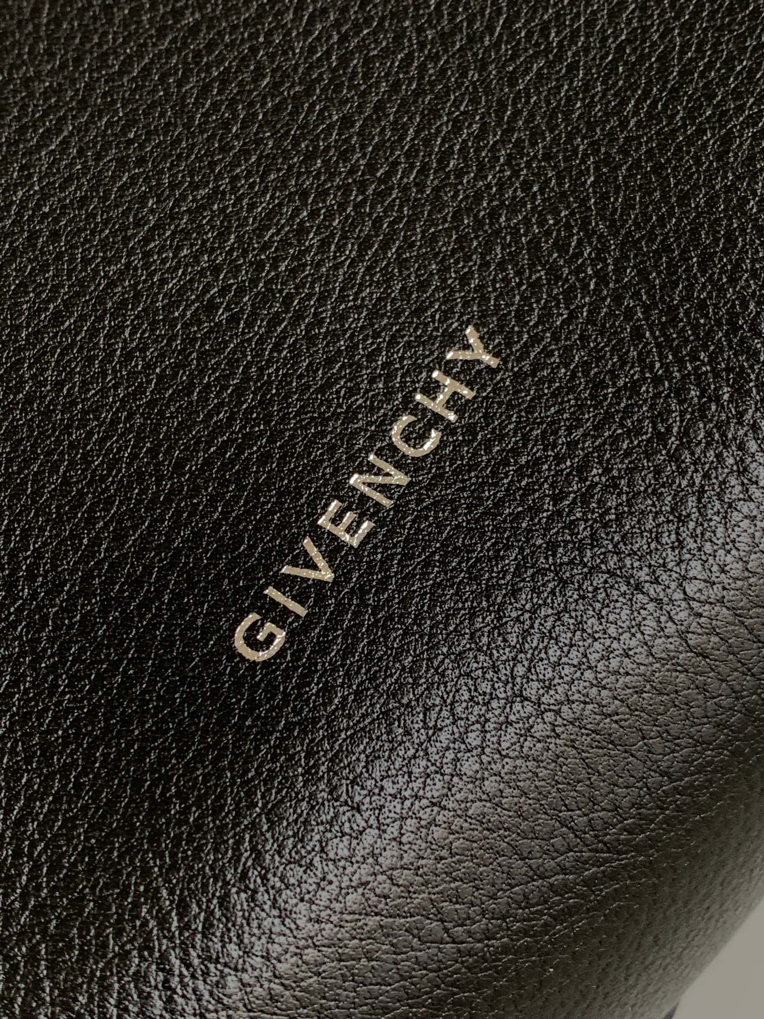 [Top] GIVENCHY Voyou Medium Bag with Tassel 40 x 27 x 6.5 cm - Black