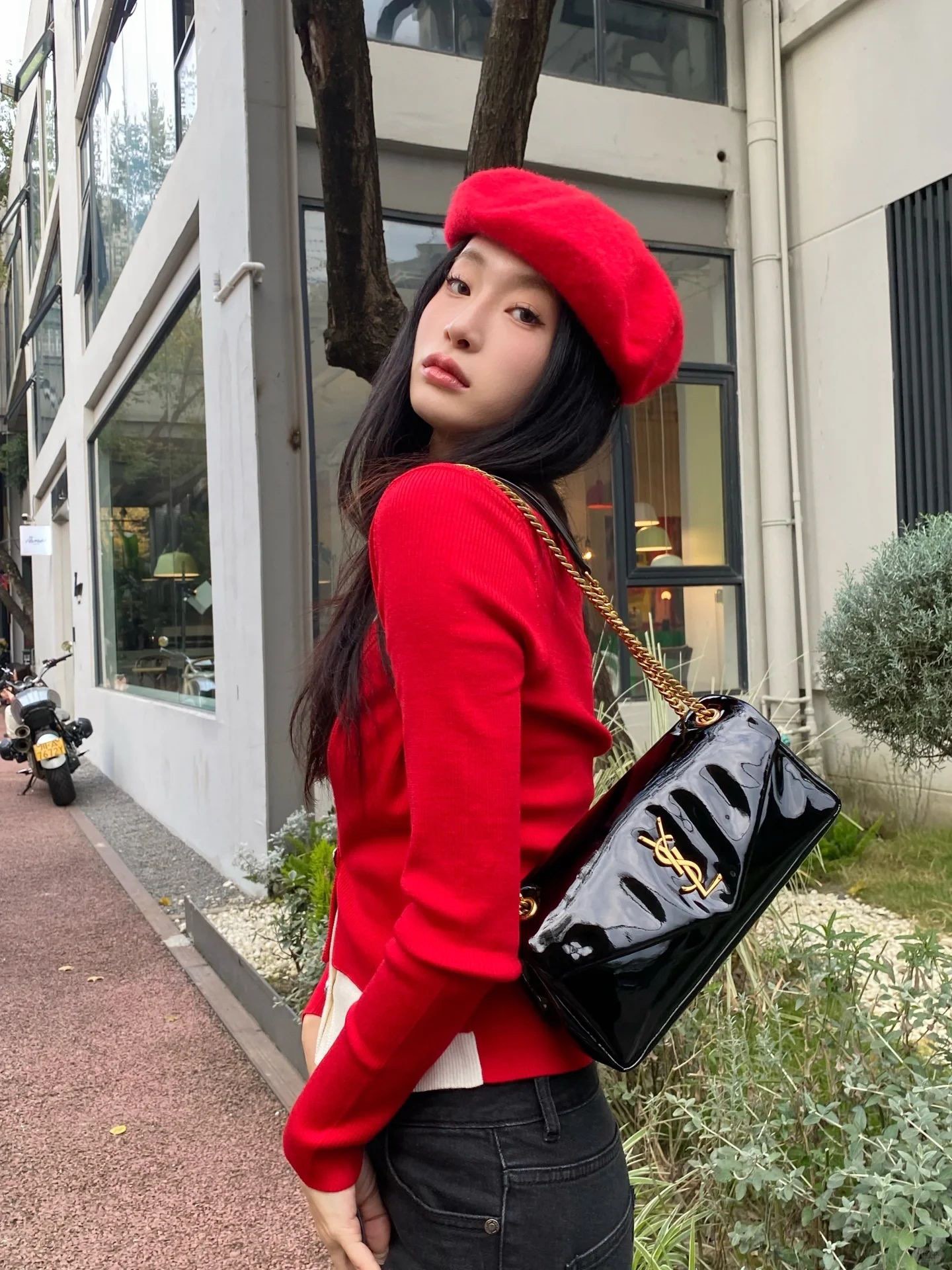 [TOP] Yves Saint Laurent YSL Lacquer Leather Chain Pack 26×14×7cm - Black&GHW