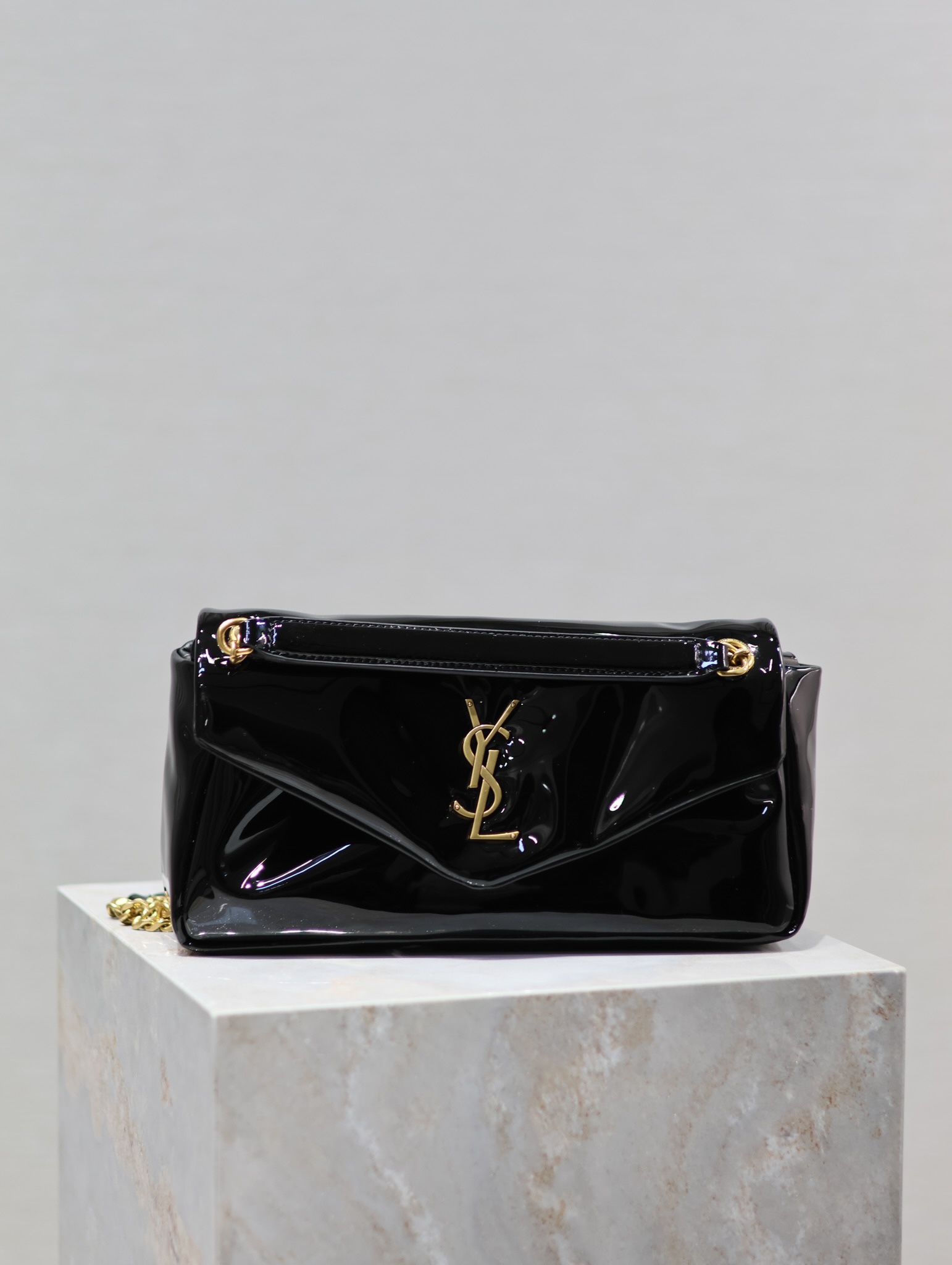 [TOP] Yves Saint Laurent YSL Lacquer Leather Chain Pack 26×14×7cm - Black&GHW