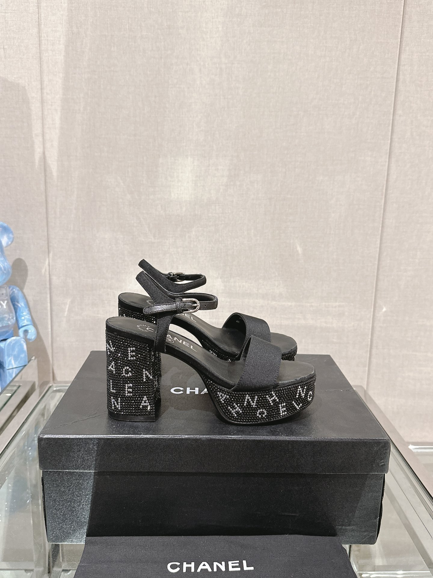 [TOP] CHANEL Platform Heel Pumps - Black