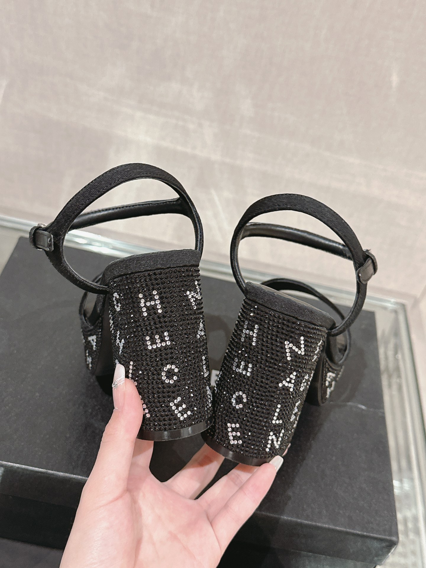 [TOP] CHANEL Platform Heel Pumps - Black