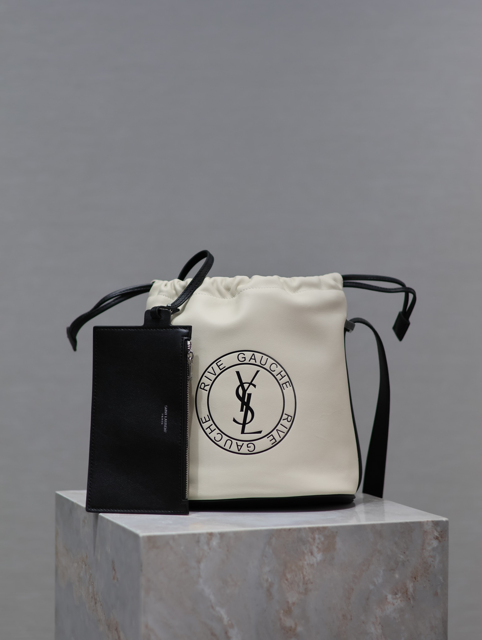 [TOP] Yves Saint Laurent YSL Cowhide Badge Style Shoulder Bags 21×23×14cm - 3 Colors