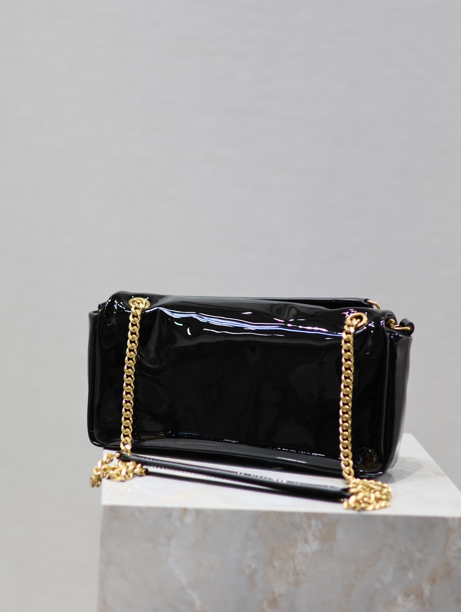 [TOP] Yves Saint Laurent YSL Lacquer Leather Chain Pack 26×14×7cm - Black&GHW