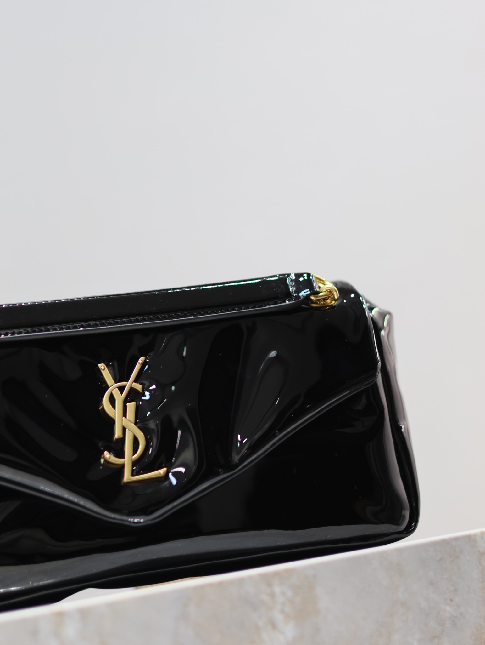 [TOP] Yves Saint Laurent YSL Lacquer Leather Chain Pack 26×14×7cm - Black&GHW