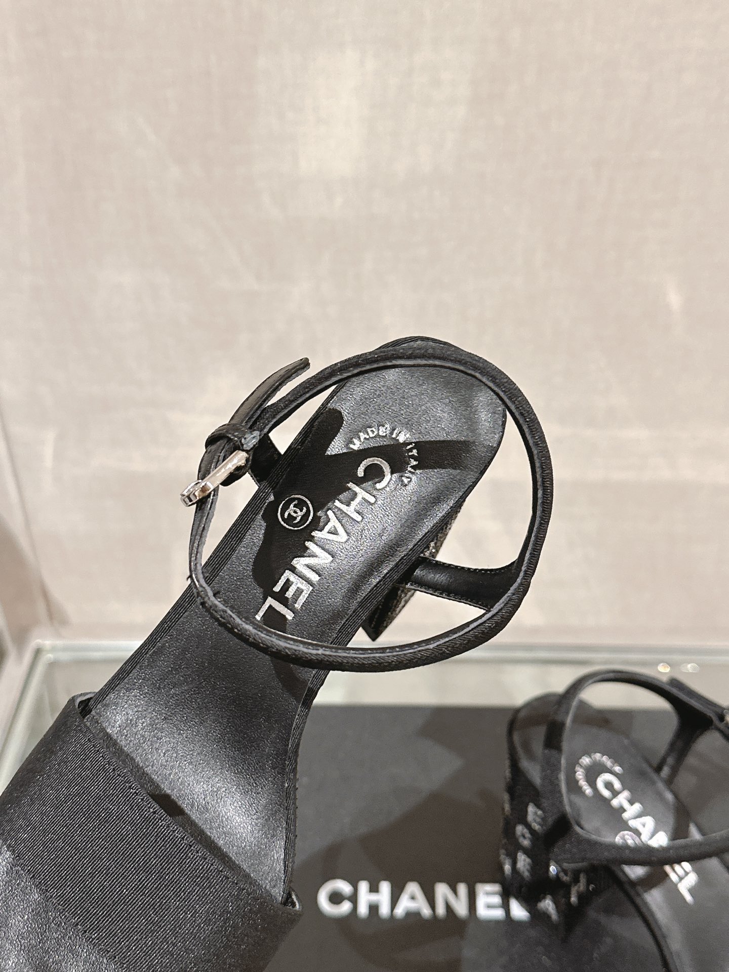 [TOP] CHANEL Platform Heel Pumps - Black