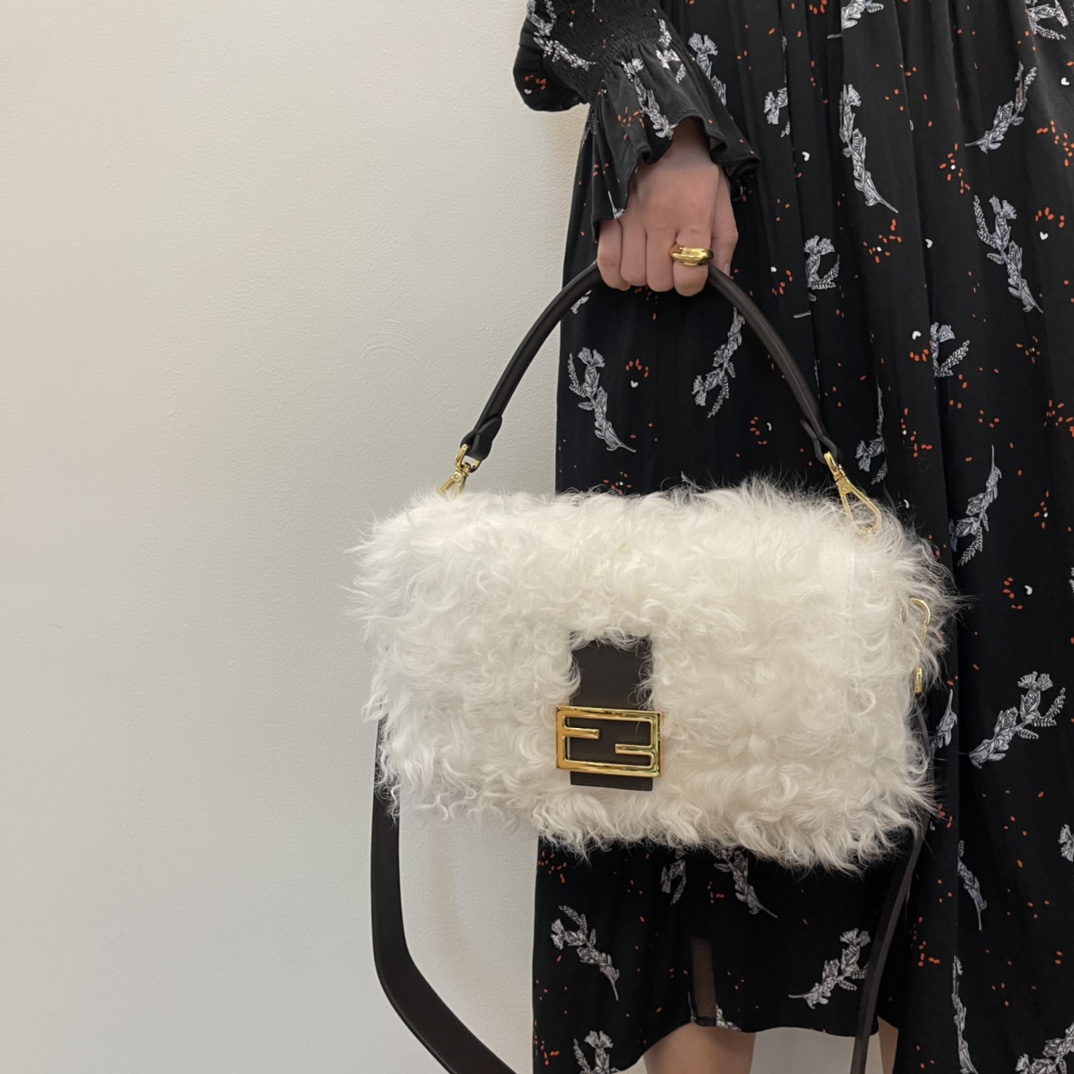 [TOP] FENDI White Rolled Wool Baguette Bags - 27×15×6cm - White&GHW
