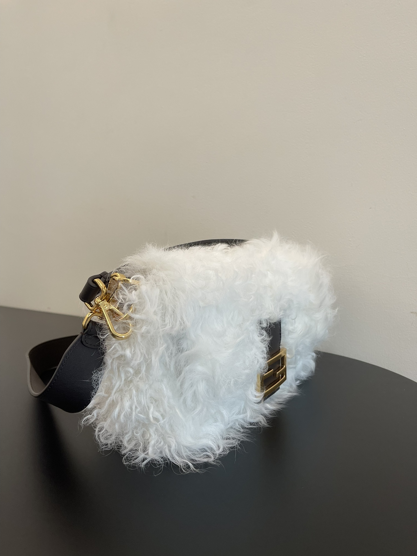 [TOP] FENDI White Rolled Wool Baguette Bags - 27×15×6cm - White&GHW