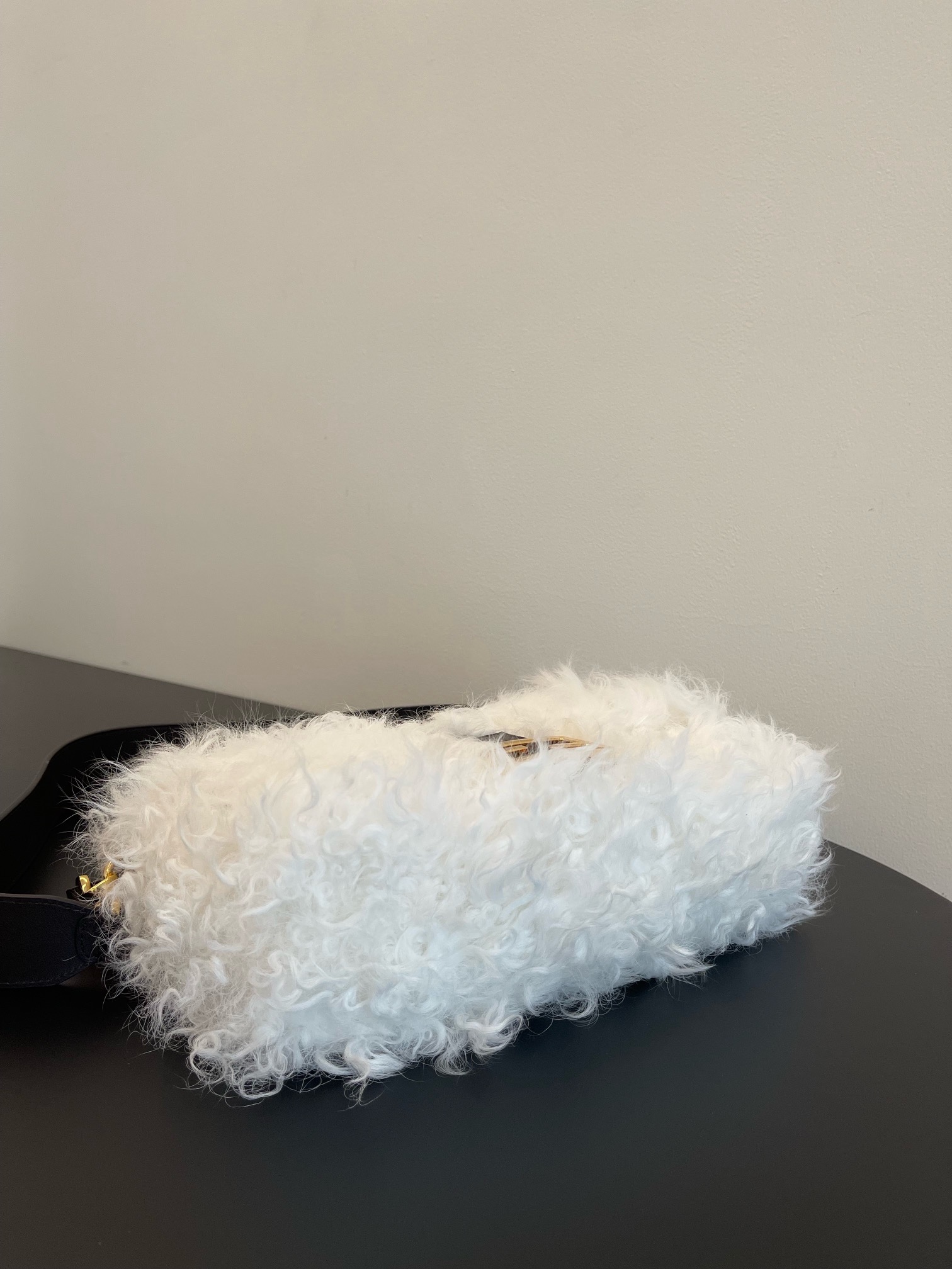 [TOP] FENDI White Rolled Wool Baguette Bags - 27×15×6cm - White&GHW