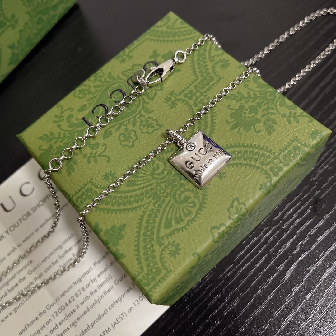[TOP] GUCCI Plaque Necklace - Silver