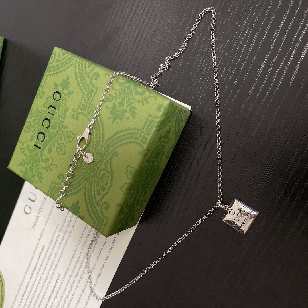 [TOP] GUCCI Plaque Necklace - Silver