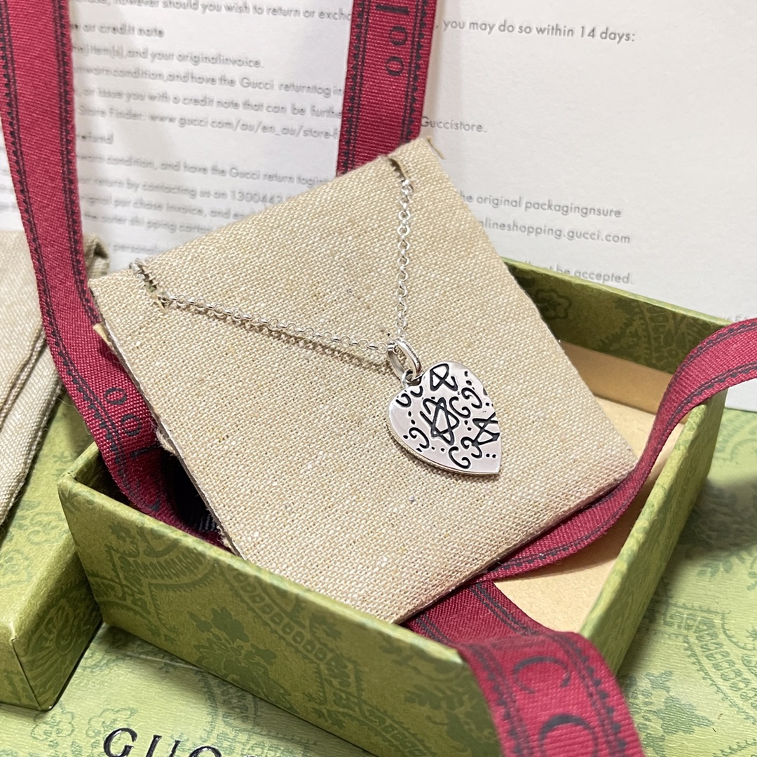 [TOP] GUCCI Skull Heart Necklace - Silver