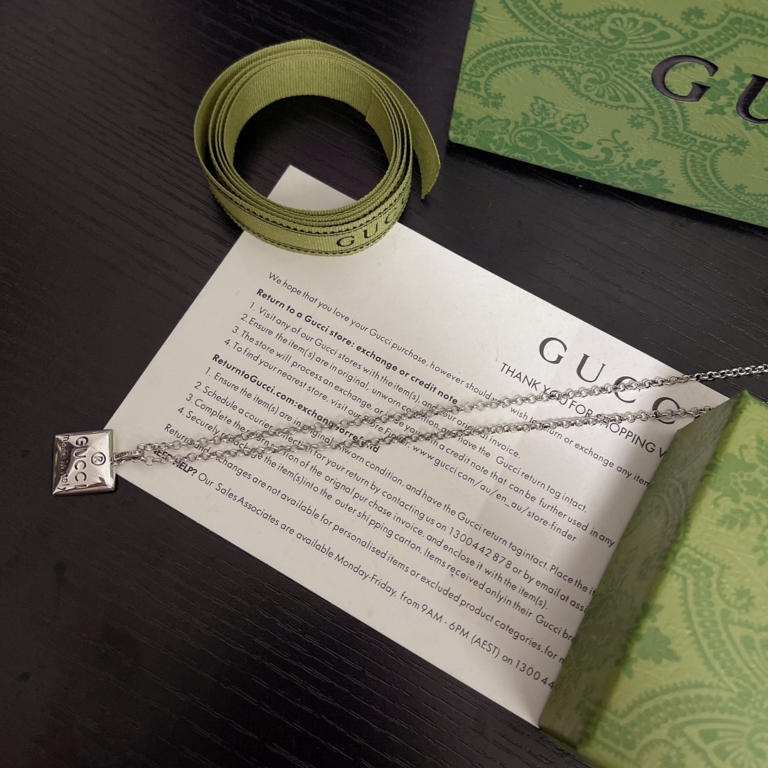 [TOP] GUCCI Plaque Necklace - Silver