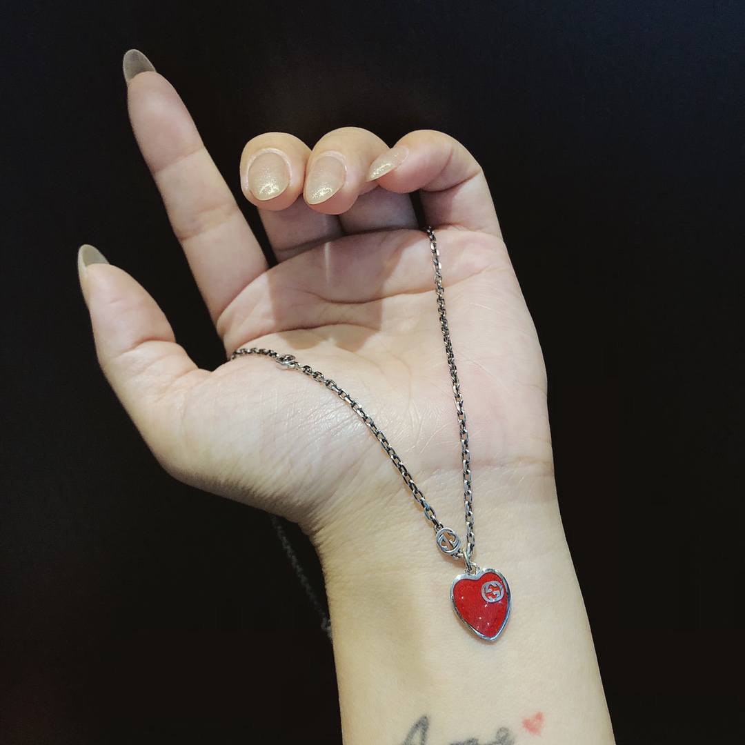 [TOP] GUCCI Enamel Love Necklace