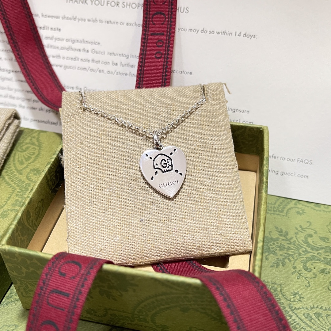 [TOP] GUCCI Skull Heart Necklace - Silver