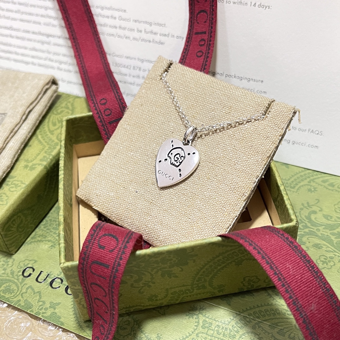 [TOP] GUCCI Skull Heart Necklace - Silver
