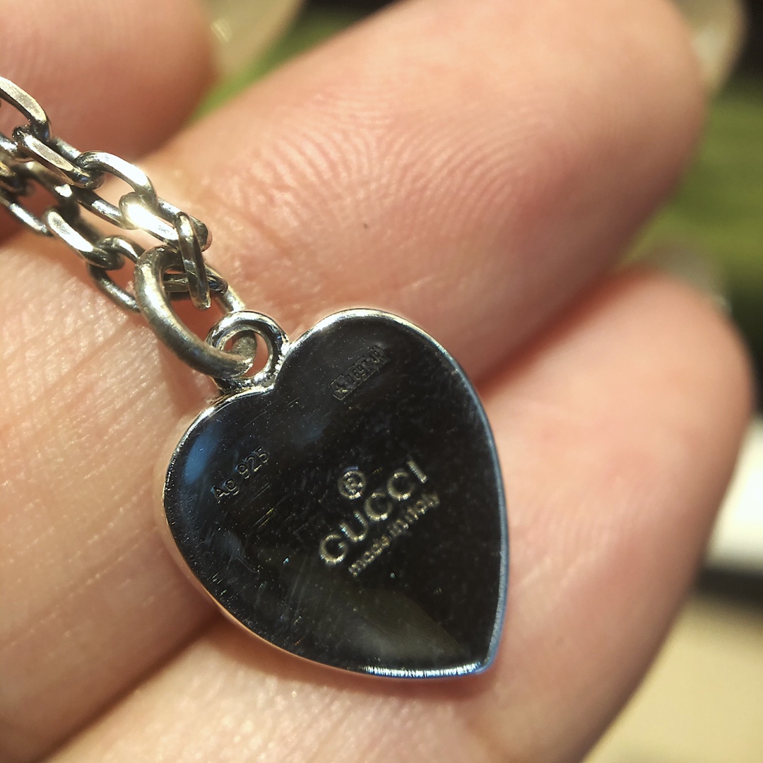 [TOP] GUCCI Enamel Love Necklace