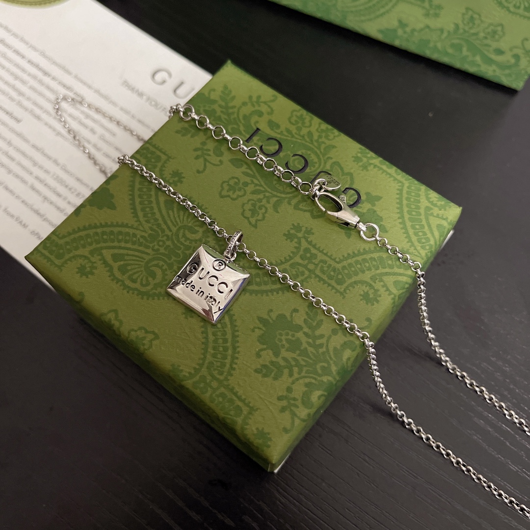 [TOP] GUCCI Plaque Necklace - Silver