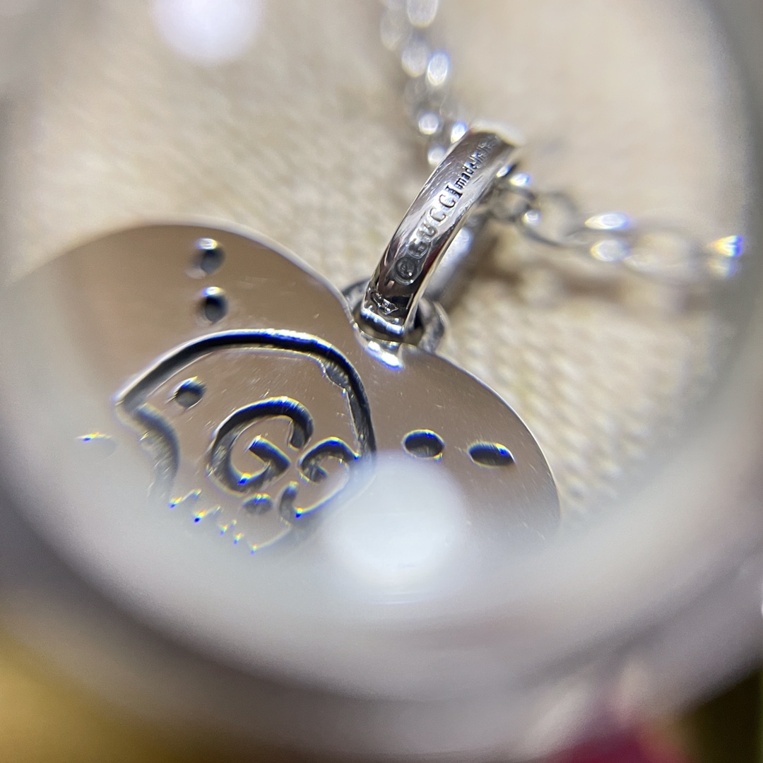 [TOP] GUCCI Skull Heart Necklace - Silver