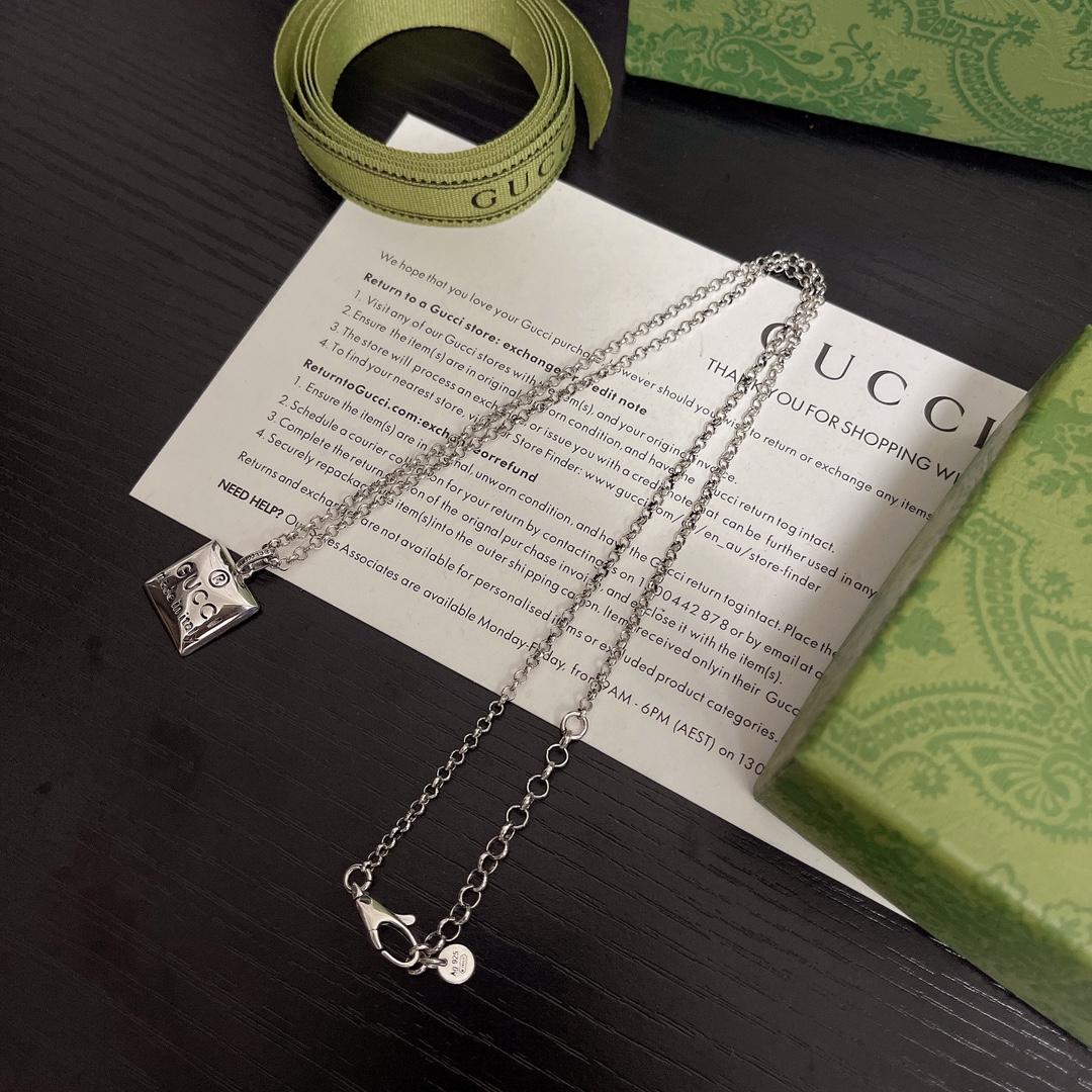 [TOP] GUCCI Plaque Necklace - Silver
