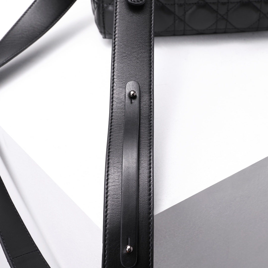 [TOP] Christian Dior Using Sheepskin Paired With Rattan Plaid Handbag 20x16.5x8cm - Black&SHW