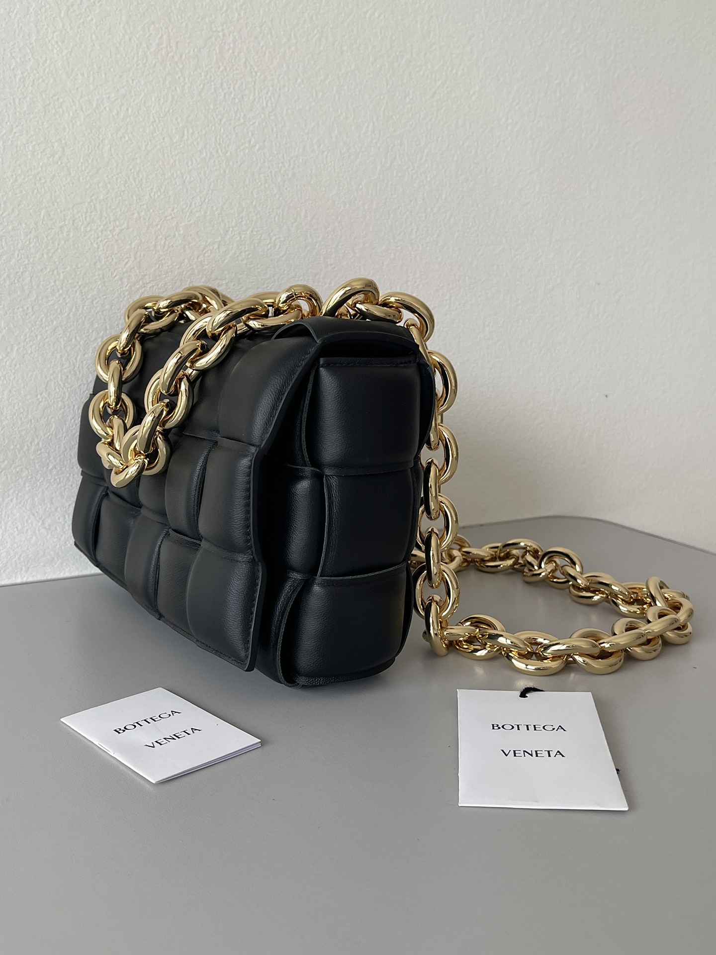 [TOP] Bottega Veneta BV Chain Cassette Bag - Black