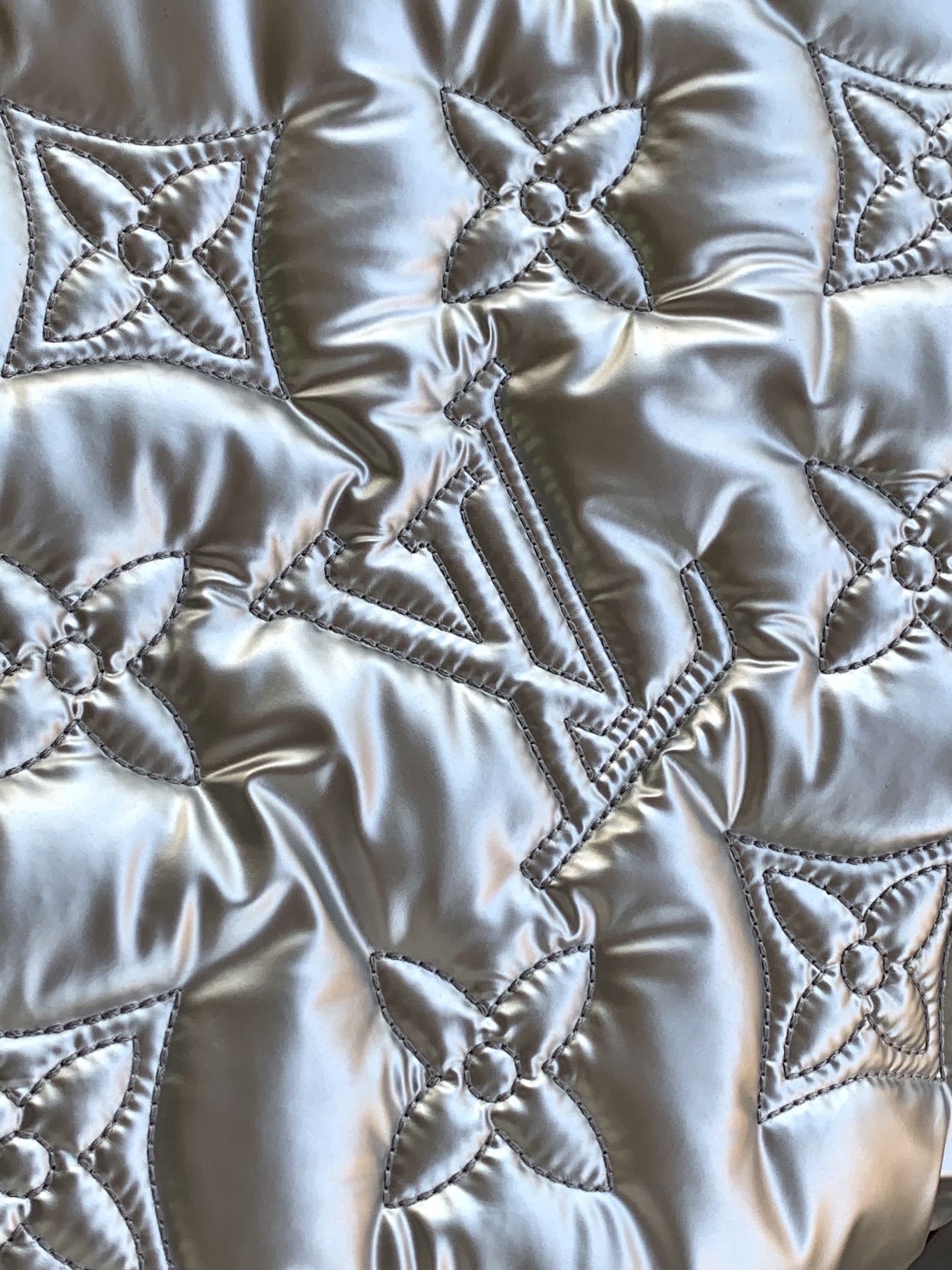 [TOP] Louis Vuitton LV Medium Silver Down Handbag 35x27x14CM-Sliver