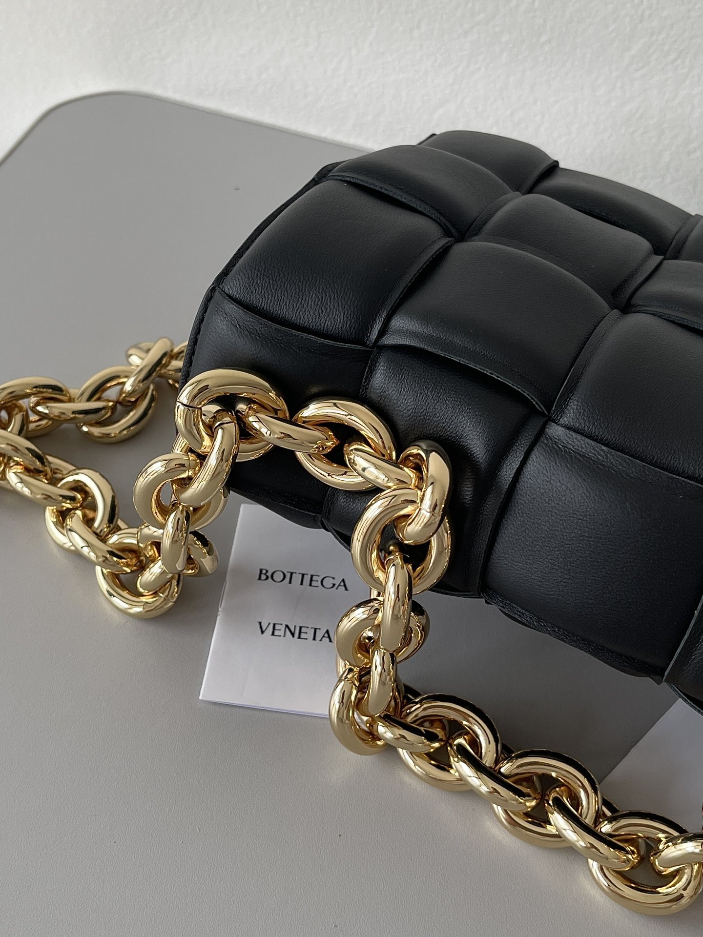 [TOP] Bottega Veneta BV Chain Cassette Bag - Black