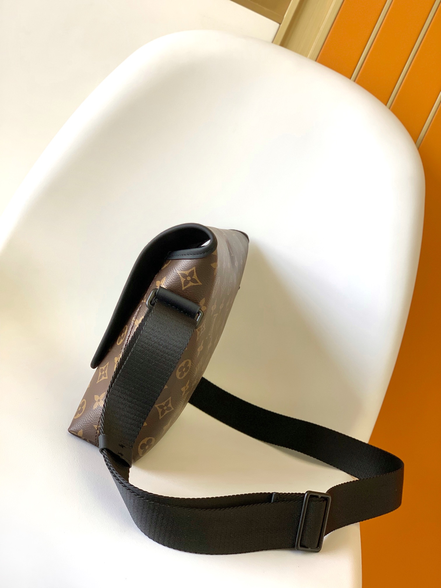 [TOP] Louis Vuitton LV Cowhide And Matte Metal Messenger Bag - 31.5x22x8CM - Brown