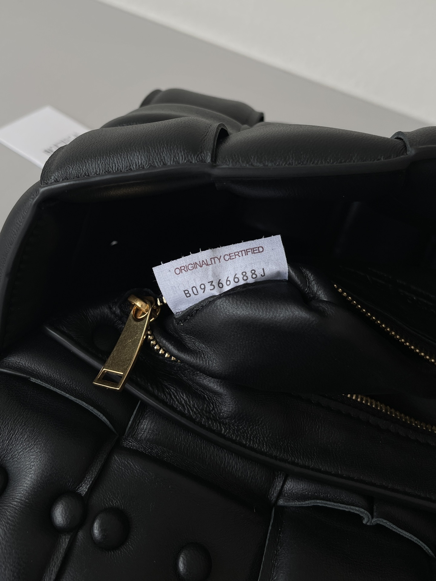 [TOP] Bottega Veneta BV Chain Cassette Bag - Black