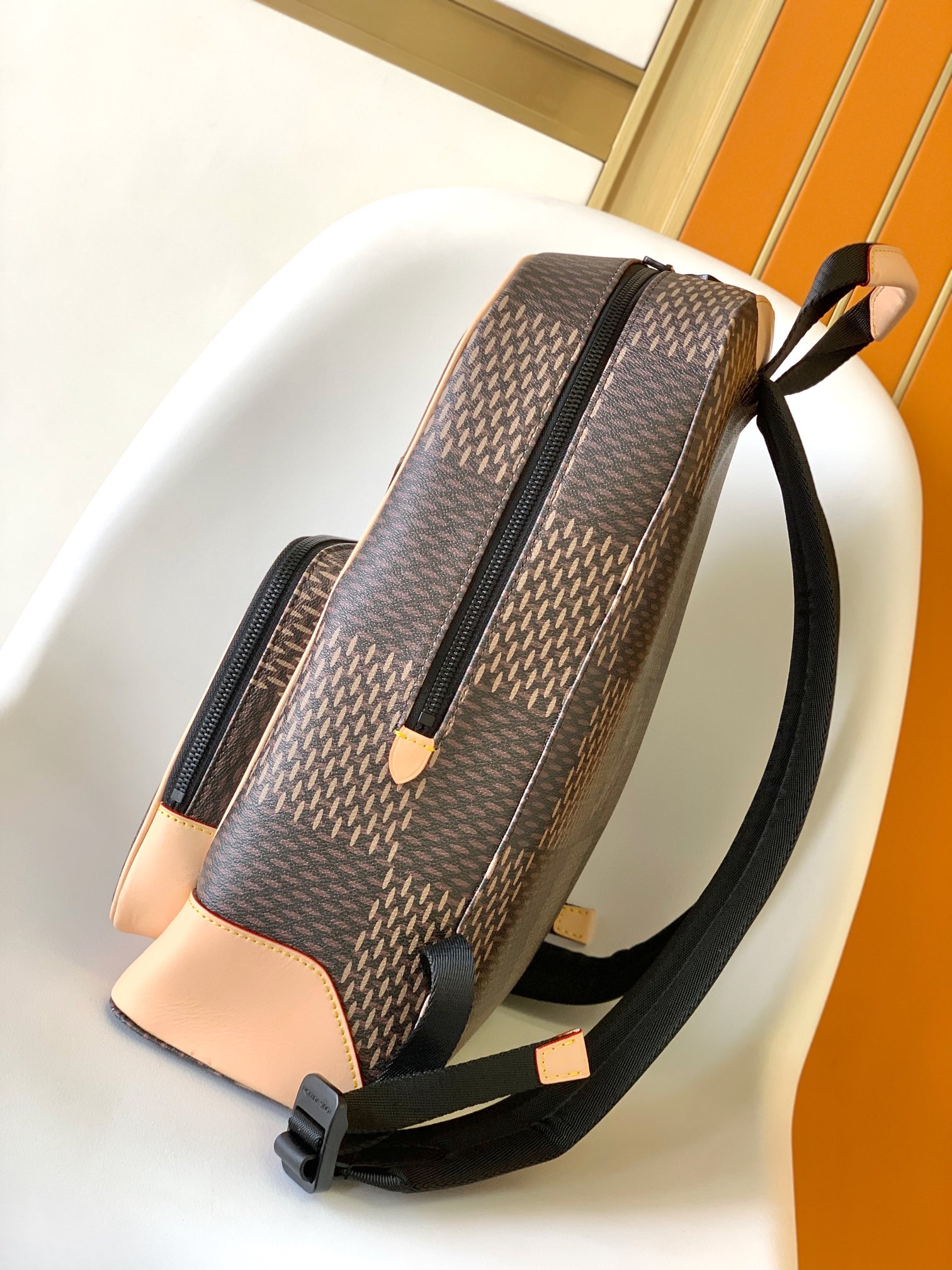 [TOP] LV Natural Leather Trim And Metal Piece Backpack 30x39x13cm-Brown
