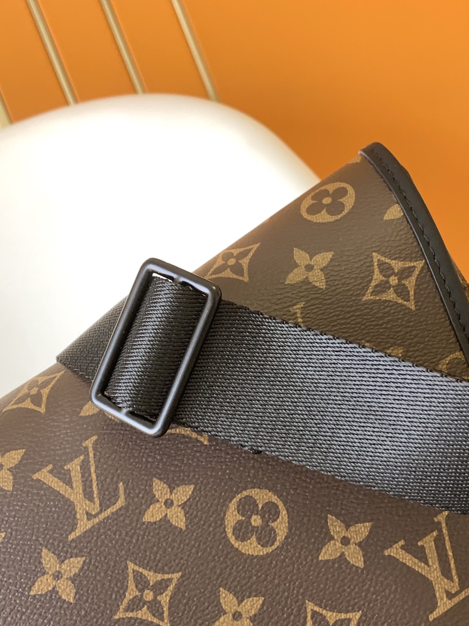 [TOP] Louis Vuitton LV Cowhide And Matte Metal Messenger Bag - 31.5x22x8CM - Brown