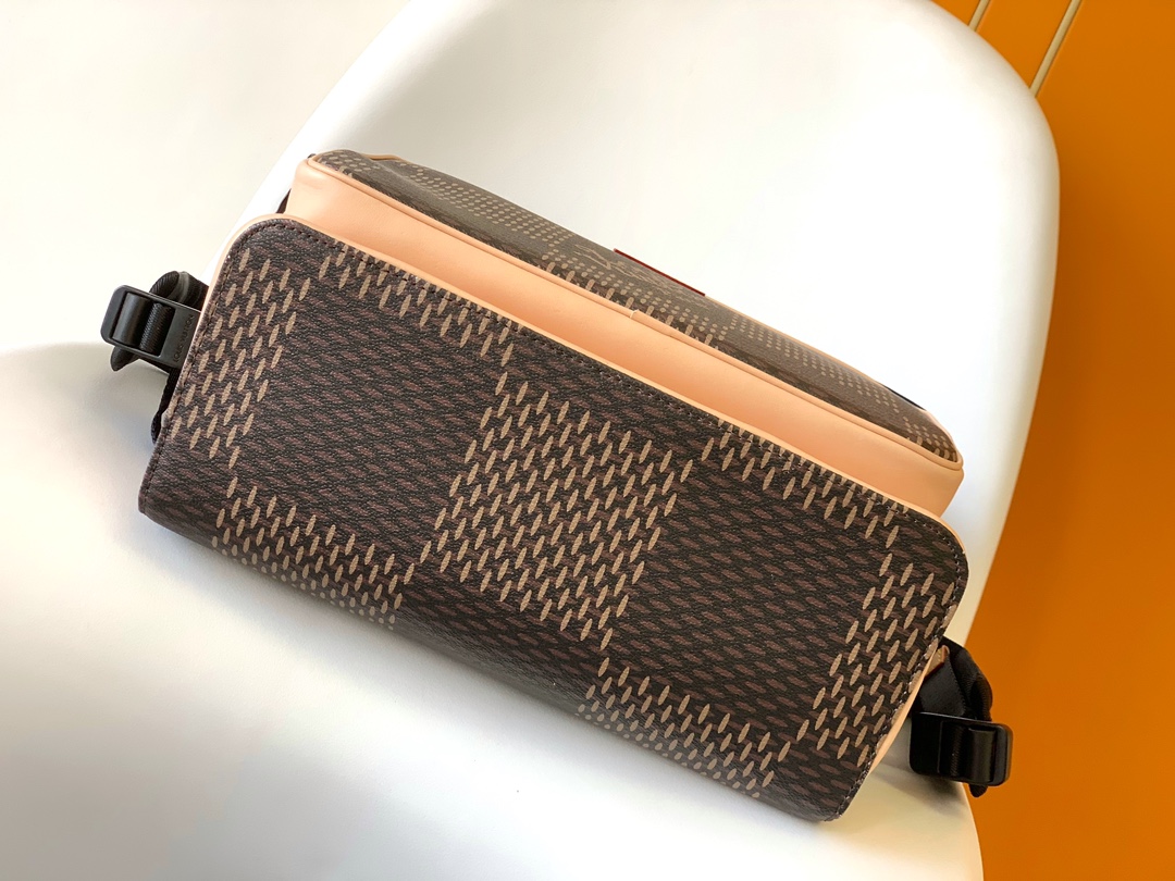 [TOP] LV Natural Leather Trim And Metal Piece Backpack 30x39x13cm-Brown