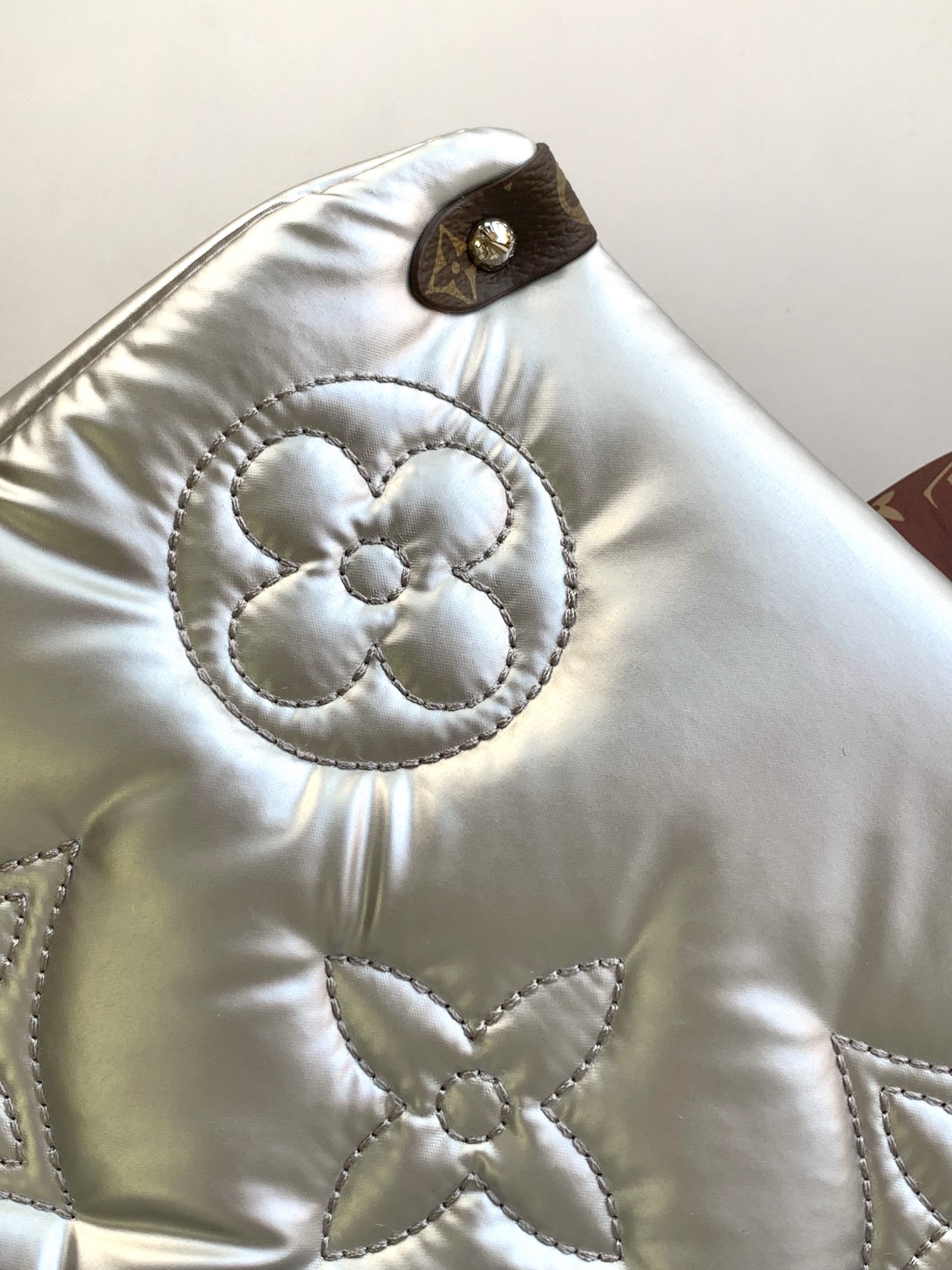 [TOP] Louis Vuitton LV Medium Silver Down Handbag 35x27x14CM-Sliver