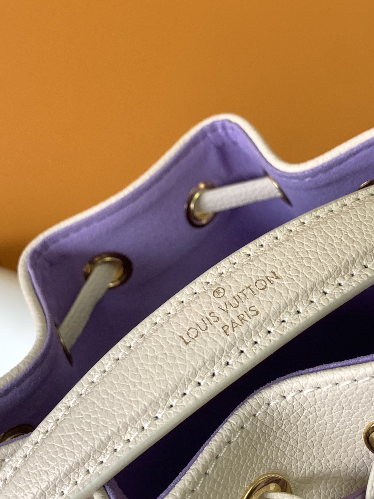 [TOP] Louis Vuitton LV Embossed leather Nano Noé Handbag 13x16x10CM-White