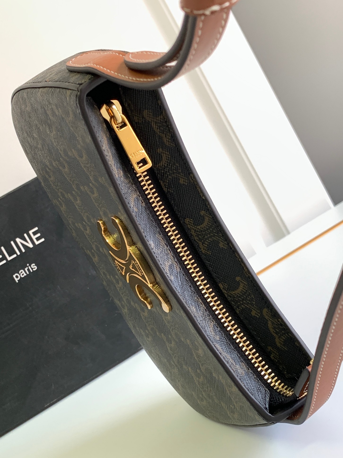 [TOP] CELINE Tilly Bag 22x13.5x4cm - Monogram