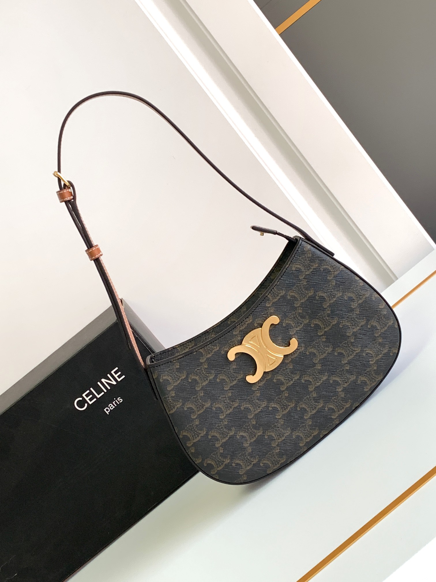 [TOP] CELINE Tilly Bag 22x13.5x4cm - Monogram