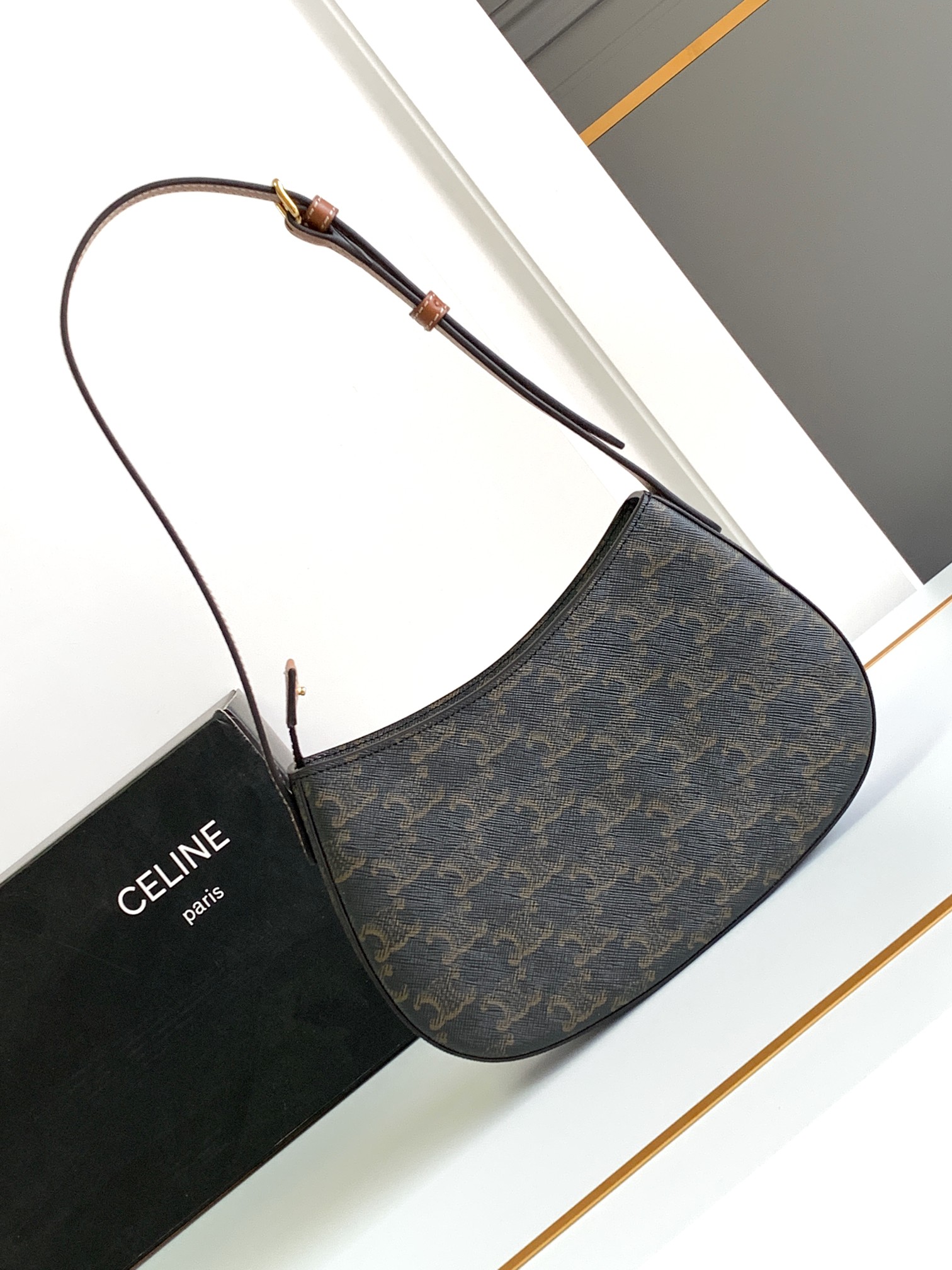 [TOP] CELINE Tilly Bag 22x13.5x4cm - Monogram