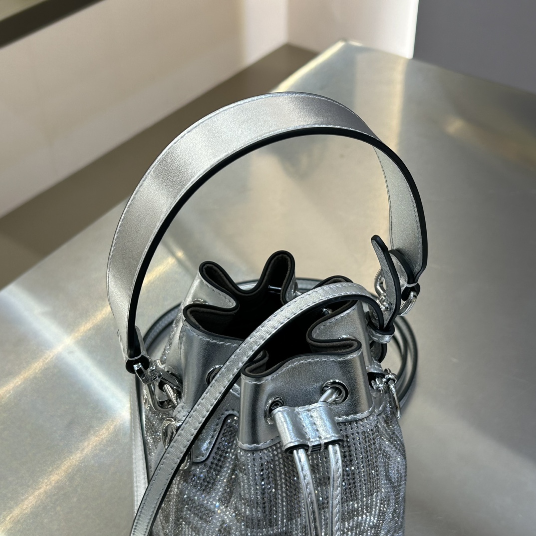 [TOP] FENDI Inner Suede Material Bucket Bag 18x12x10cm - Silvery