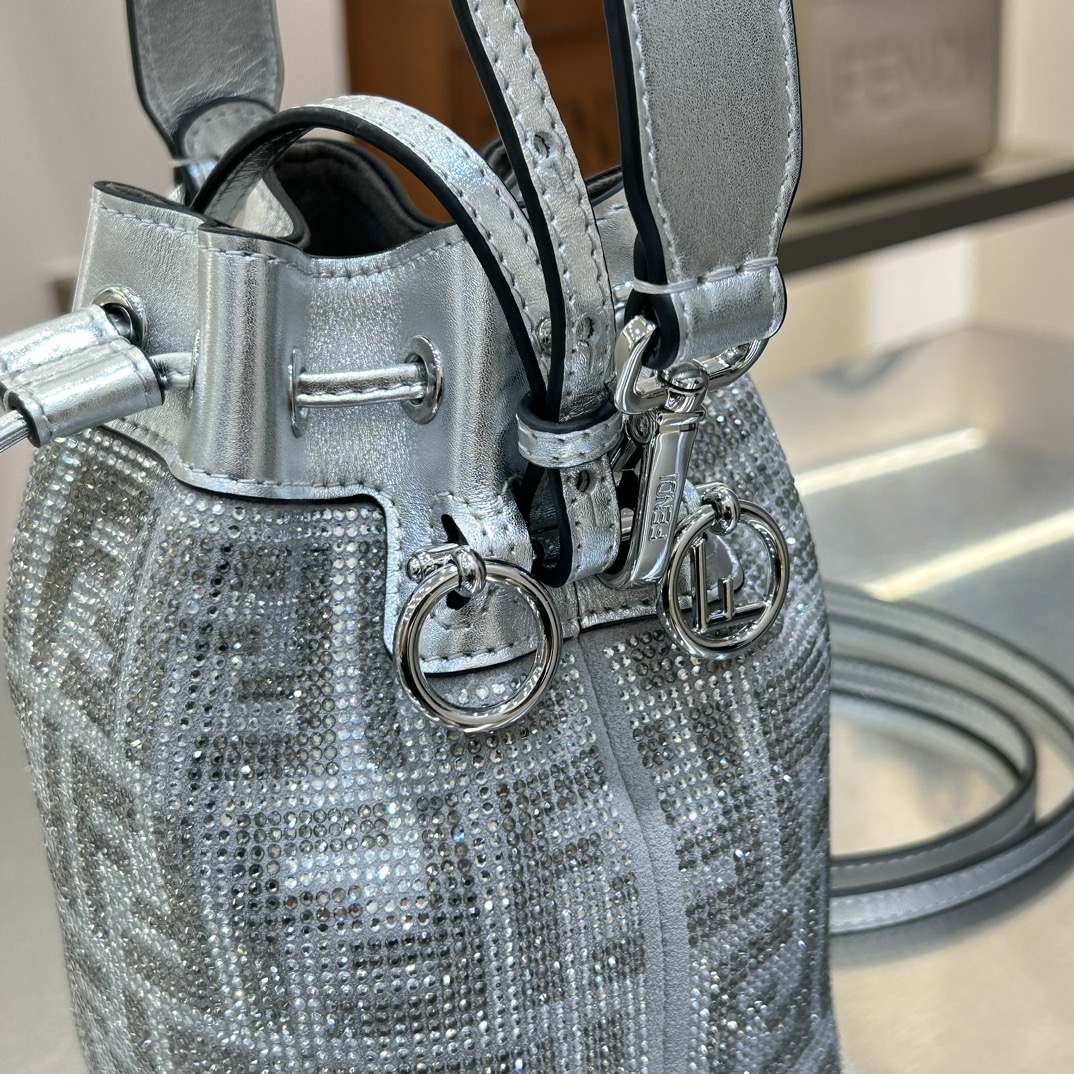 [TOP] FENDI Inner Suede Material Bucket Bag 18x12x10cm - Silvery