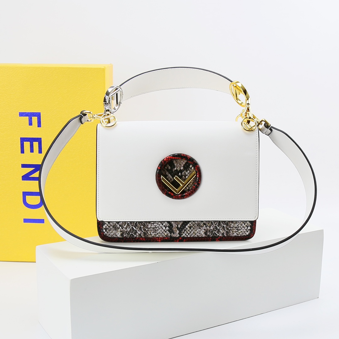 [TOP] FENDI Mania Snake Pattern Latest Flip Bag 25*10*18cm - White