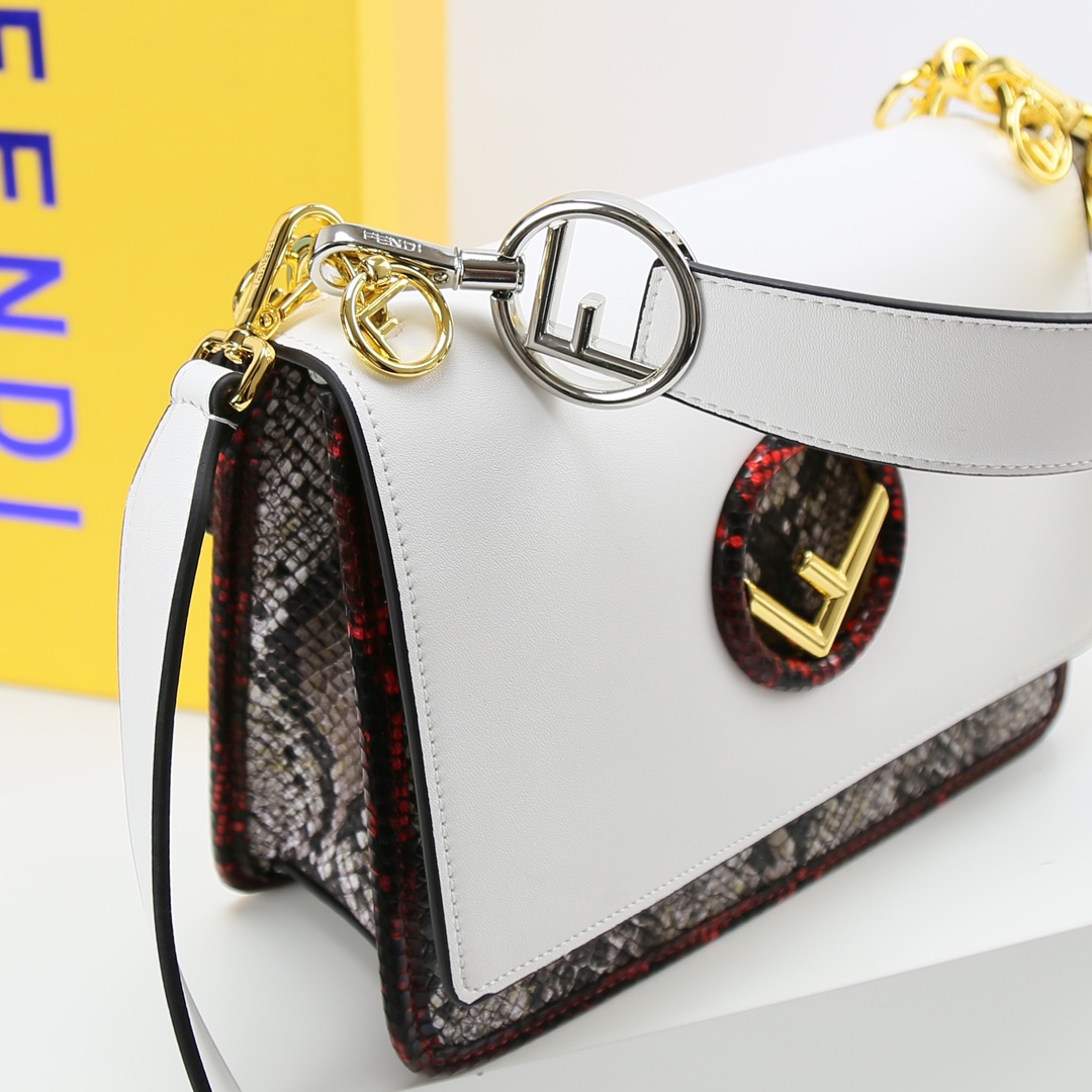 [TOP] FENDI Mania Snake Pattern Latest Flip Bag 25*10*18cm - White