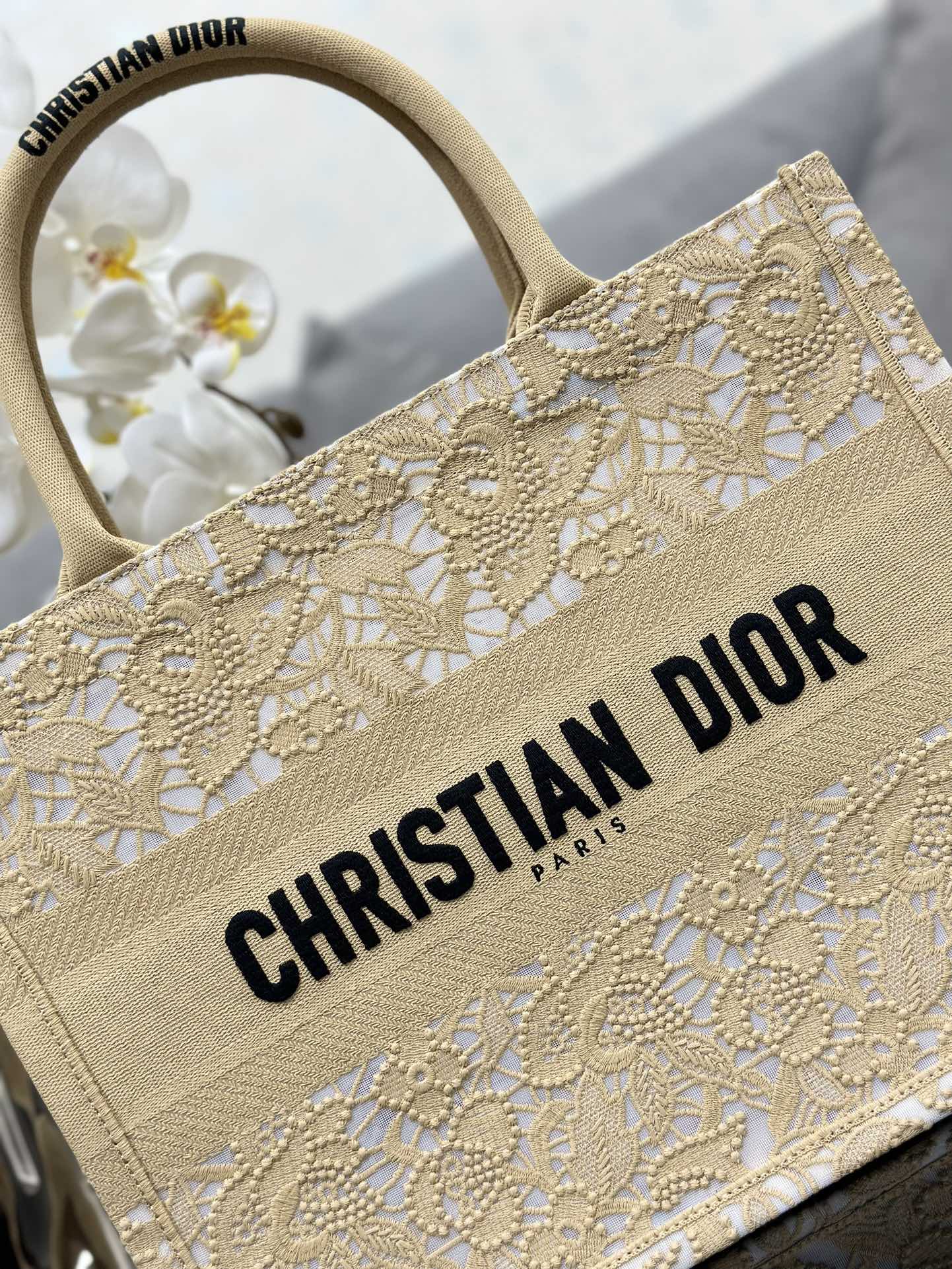 [TOP] Christian Dior Medium Lace D-Lace Macramé Pattern Embroidery Book Tote Bags 36x27.5x16.5cm