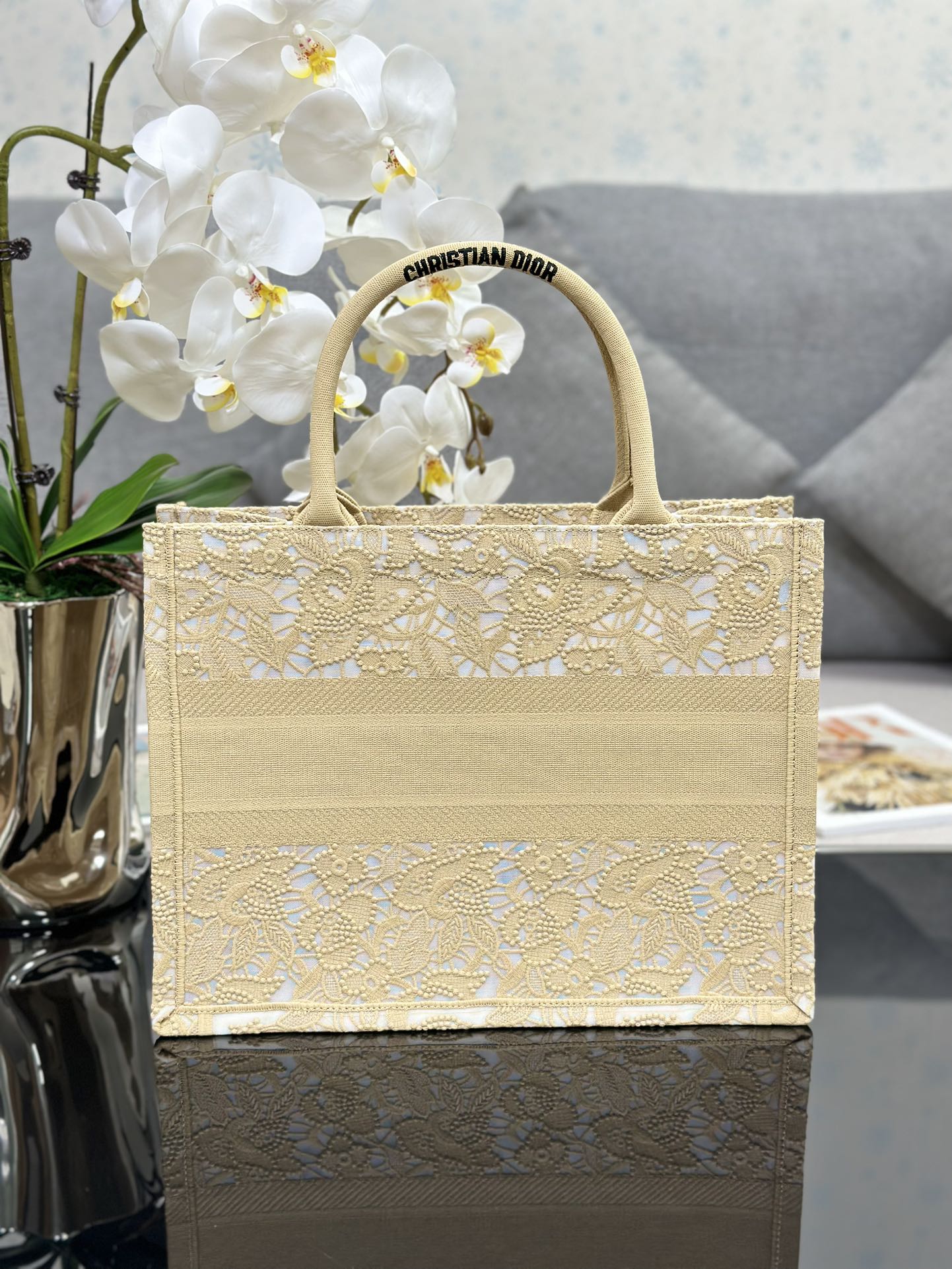 [TOP] Christian Dior Medium Lace D-Lace Macramé Pattern Embroidery Book Tote Bags 36x27.5x16.5cm