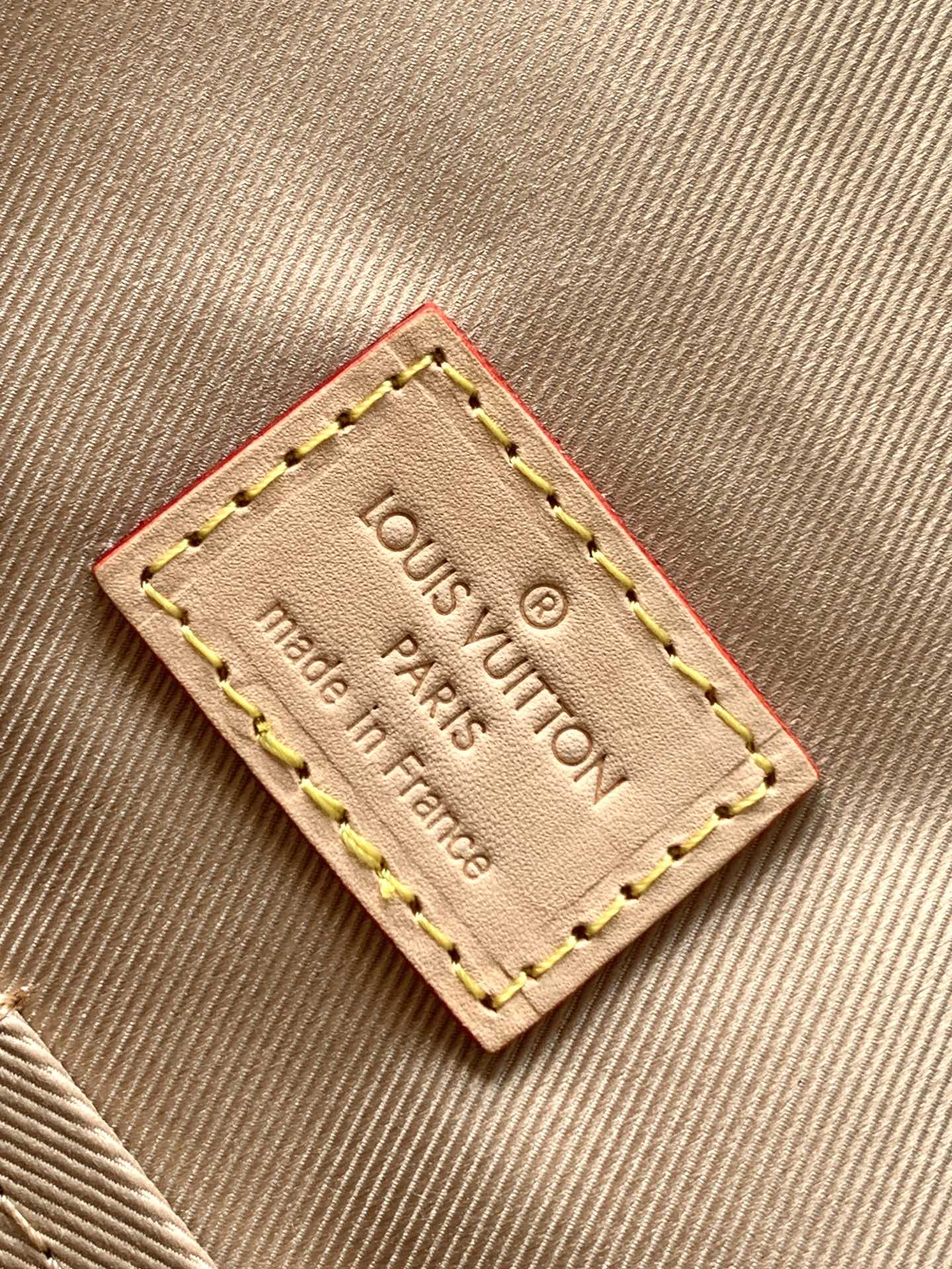 [TOP] Louis Vuitton LV Cluny BB Handbag 28.0 x 20.0 x 10.0cm