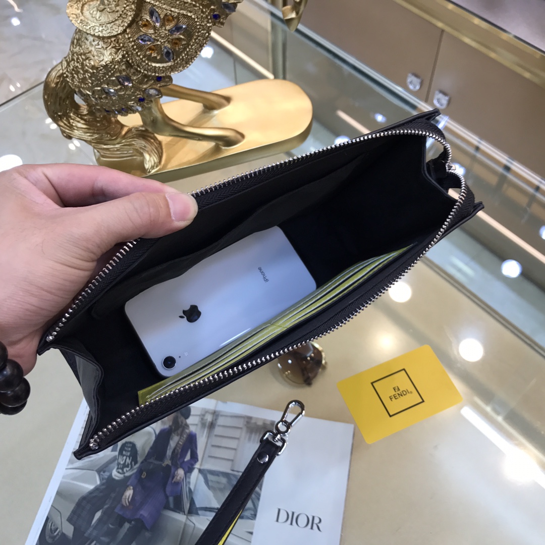 [TOP] FENDI Men's Black Romano Leather Bag 27-20-6cm - Black