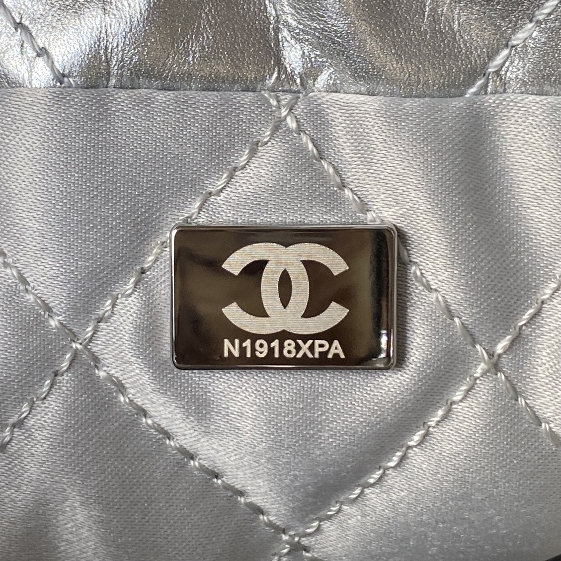 [TOP] CHANEL Mini 22 Quilted Silvery Chain Small Bag 19x20x6cm - Silvery&SHW