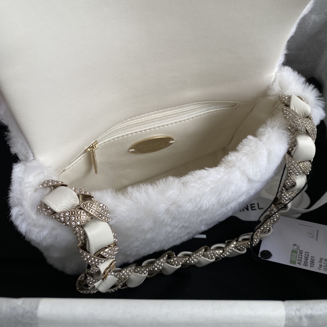 [TOP] CHANEL Diamond Wool Fur Bags 15*21.5*6.5cm - Black&White