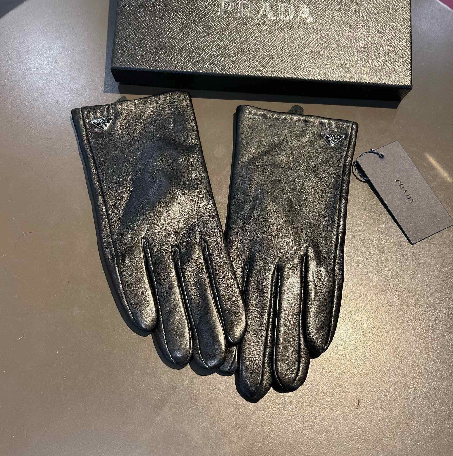 [TOP] PRADA Sheepskin Gloves - Black